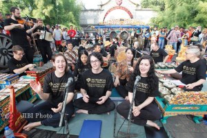 Gamelan Padhang Moncar performing in Yogykarta